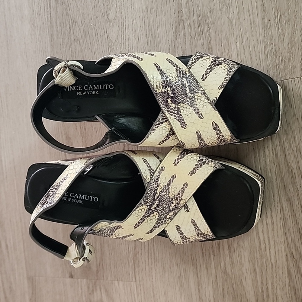 New Vince Camuto snake skin chunky sandals size 6&1/2